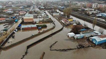 Sular altında kalan evler böyle görüntülendi