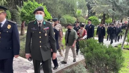 Şehit polisler mezarları başında anıldı