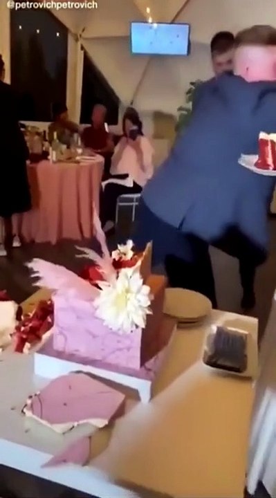 Quand tu regrettes d'avoir invité ton pote qui ne tient pas l'alcool à ton mariage