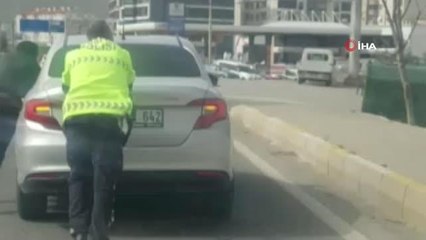Polis haftasında trafik polisinin vatandaşa yardımı kameraya böyle yansıdı