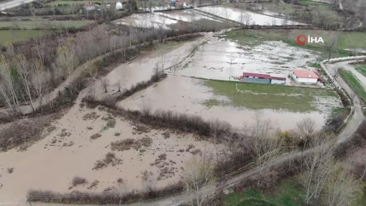Karabük'te çok sayıda ev ve tarla sular altında kaldıKarabük'te çok sayıda tarla ve ev sular altında kaldı