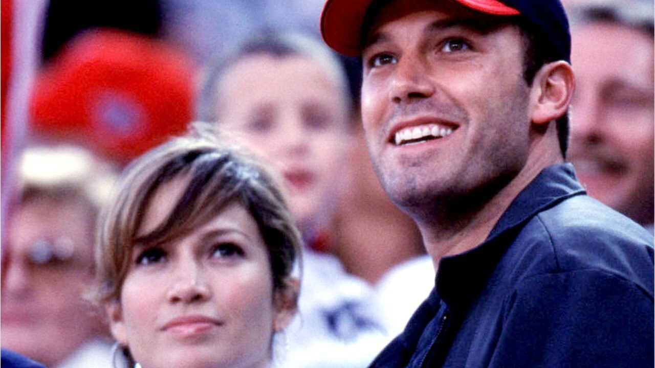 GALA VIDEO - Ben Affleck et Jennifer Lopez flirtent à nouveau : Matt Damon s'en mêle.