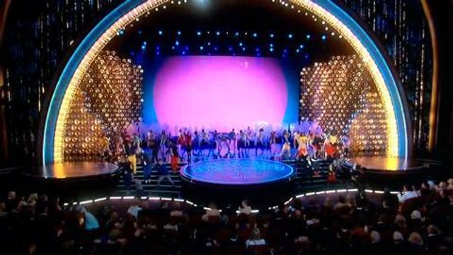 Gala.fr-Pharrell Williams Oscars 2014 Happy Live Performance