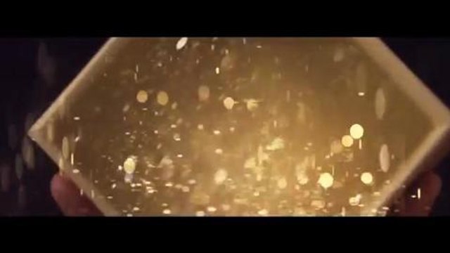 Gala.fr, Romeo Beckham dans la campagne Burberry de Noël