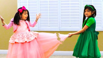 Jannie  Emma Pretend Play Fixing Beautiful Dress