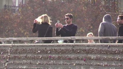 Gala.fr- Patrick Dempsey et son épouse à Paris