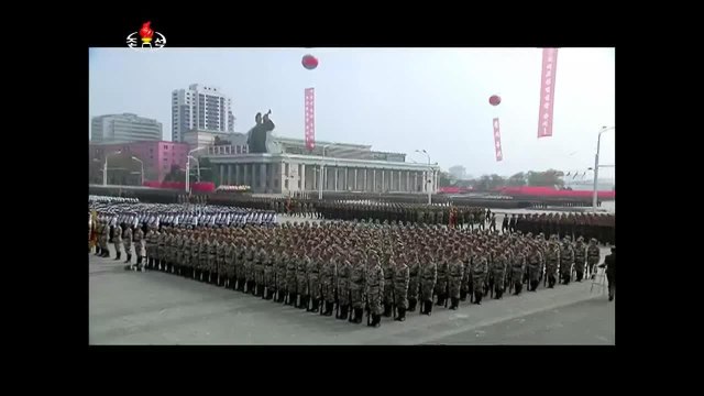 Pyongyang : Kim Jong-Un préside un défilé militaire