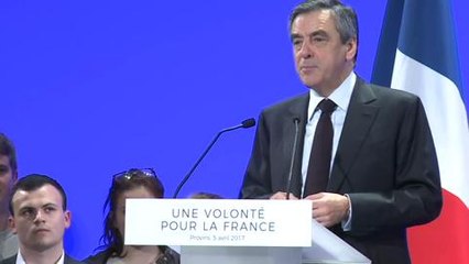 À Provins, Fillon cible Macron et Le Pen