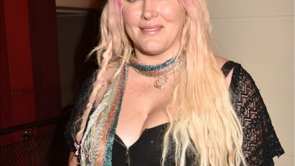 VOICI : Loana : en guerre avec sa mère Violette depuis plusieurs années, elle lui lance un appel