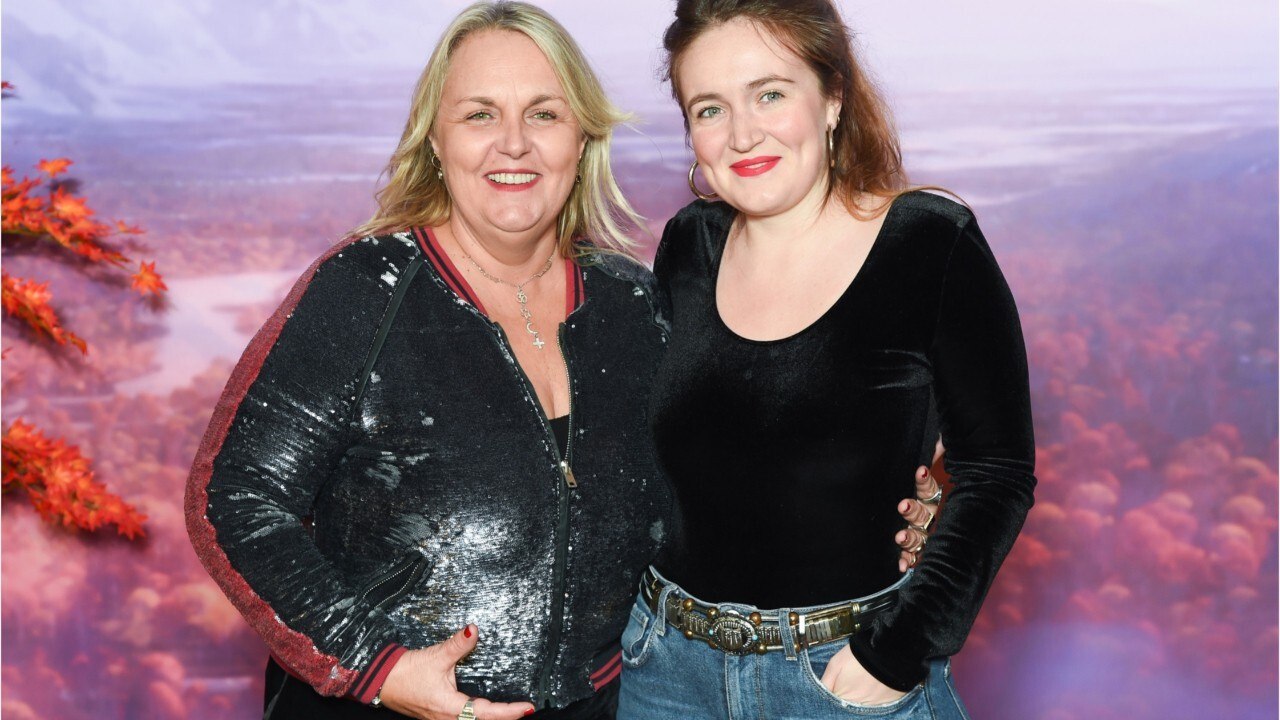 VOICI - Valérie Damidot : attristée par le départ de sa fille Roxane, l'animatrice se confie