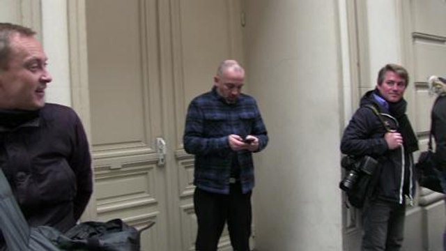 Gala.fr - Cara Delevingne en visite chez Karl Lagerfeld