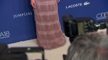 Gala.fr - Vidéo - Cate Blanchett honore les Costume Guild Designers Awards
