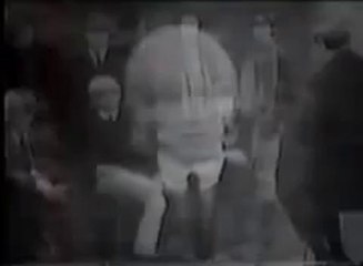 Gala.fr David Bowie dans l'émission Tonight en 1964