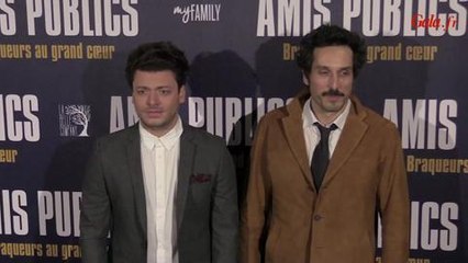 Gala;fr- Kev Adame à la première d'Amis Publics