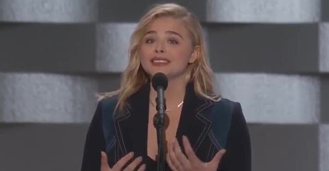 Chloë Grace Moretz àa la convention démocrate pour Hillary Clinton