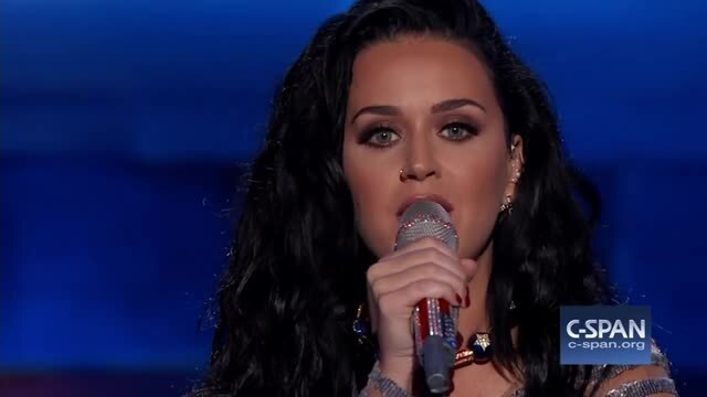Katy Perry à la convention des démocrates pour Hillary Clinton