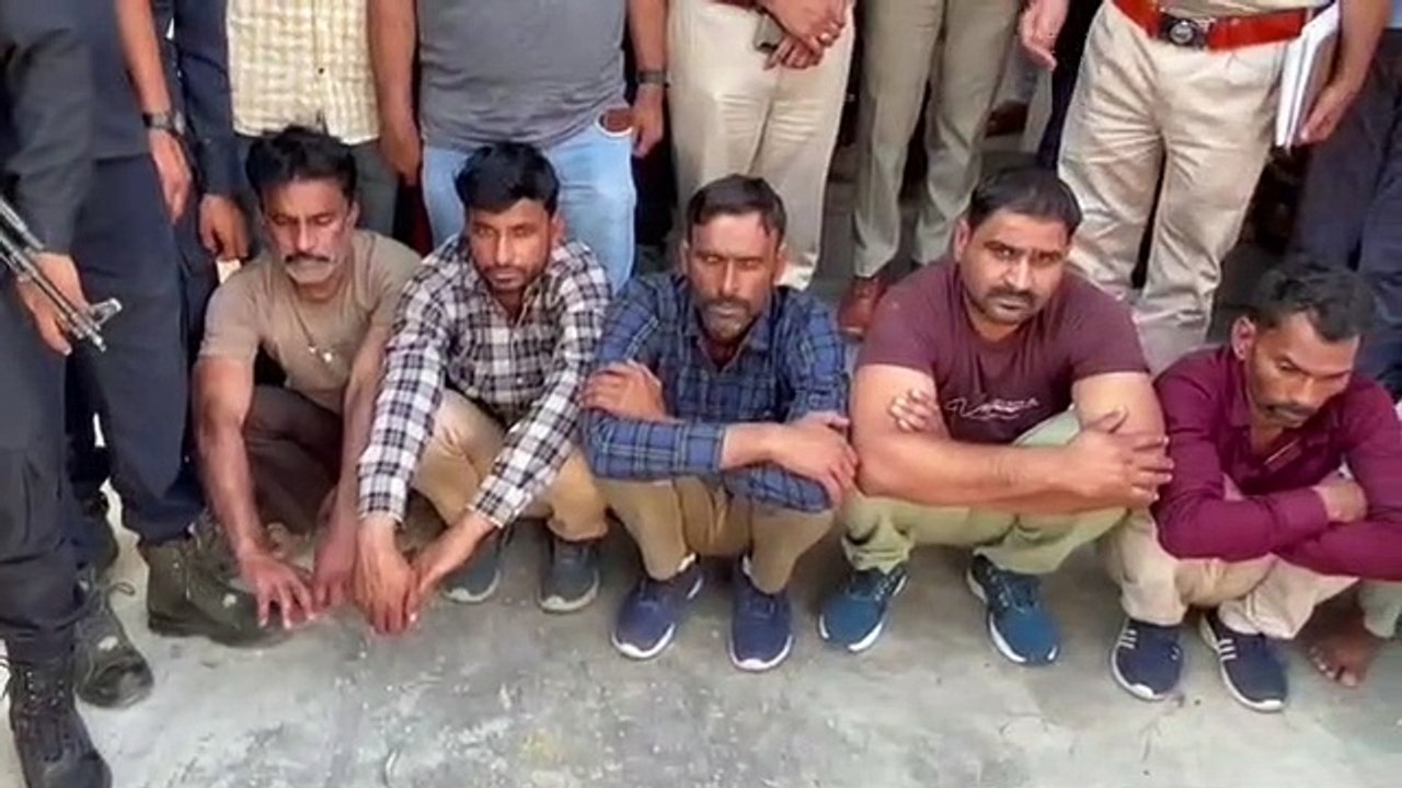 वर्चस्व, अवैध कब्जों और वसूली की लड़ाई ने तोड़ी...
