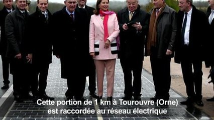 Ségolène Royal inaugure la première route solaire au monde