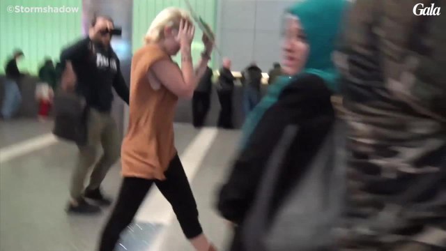 GALA VIDEO - Paris Jackson effrayée par les paparazzis