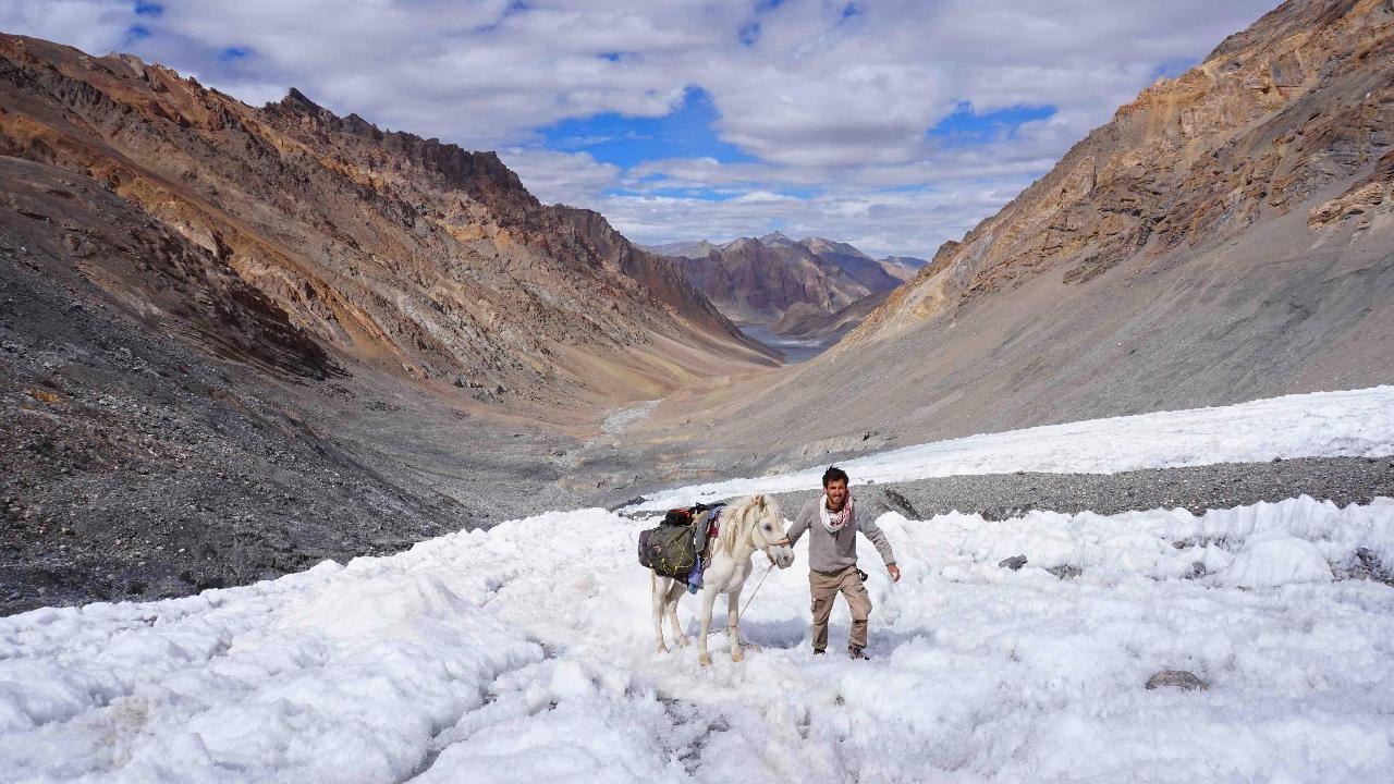 Quatre mois dans l'Himalaya : le récit de l'aventurier Eliott Schonfeld [GEO]