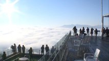 Marchez sur une mer de nuages, au Japon