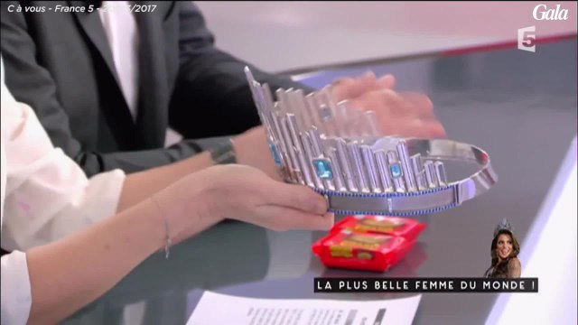 GALA VIDEO - Iris Mittenaere ironise sur sa couronne de Miss univers dans C à vous