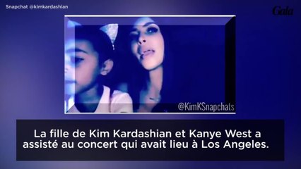 GALA VIDEO - Kim Kardashian accompagne North West au concert d'Ariana Grande