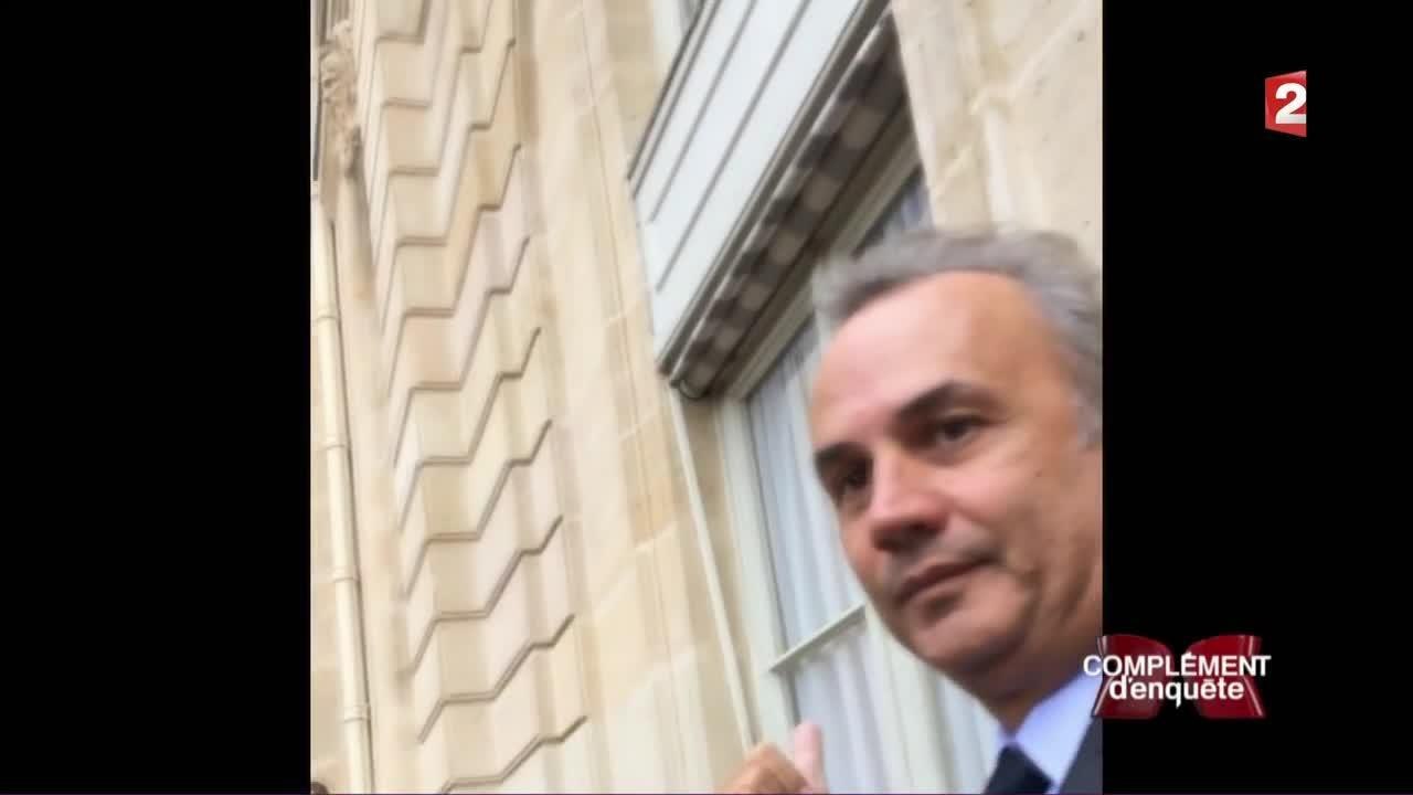 GALA VIDEO Bruno Roger Petit mal à l'aise face au journaliste de France 2