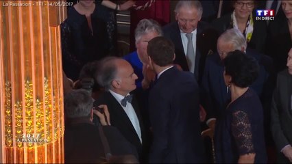 GALA VIDEO - Emmanuel Macron salue son père