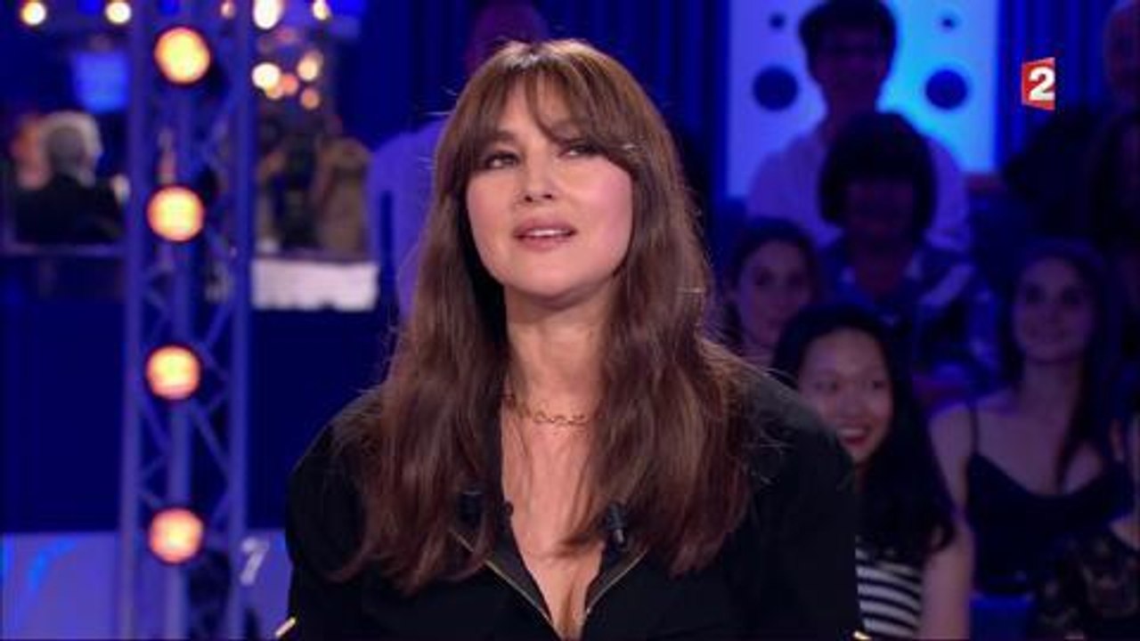 VIDEO GALA – Monica Bellucci "Corriger les devoirs de mes enfants c'est encore plus beau que le tapis rouge"