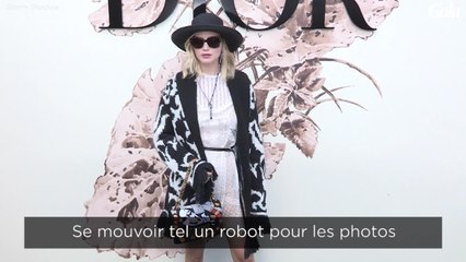 GALA VIDEO - Jennifer Lawrence, ou comment faire la tête en défilé ?
