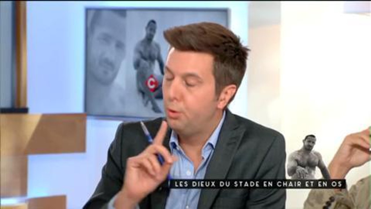 Sylvain Potard, à moitié nu, affole le plateau de C à vous