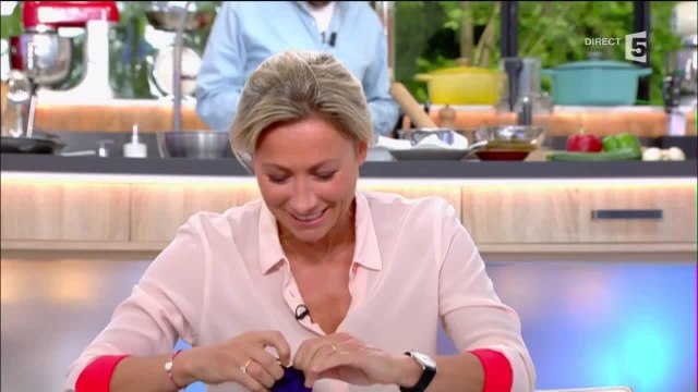 Nolwenn Leroy s'affiche très enceinte dans C à Vous