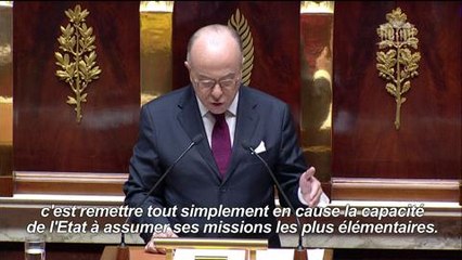 Fonction publique: "On peut réformer sans abîmer" dit Cazeneuve