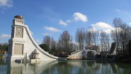 Obélix lance le dique pour le Parc Astérix
