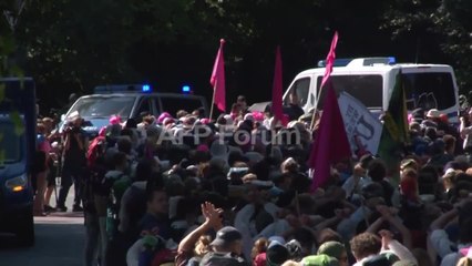 Vaste action anti-charbon en Allemagne, entre siège d'une mine et manifestation