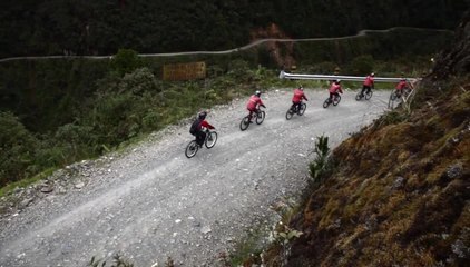 Dévalez en VTT la route de la mort en Bolivie