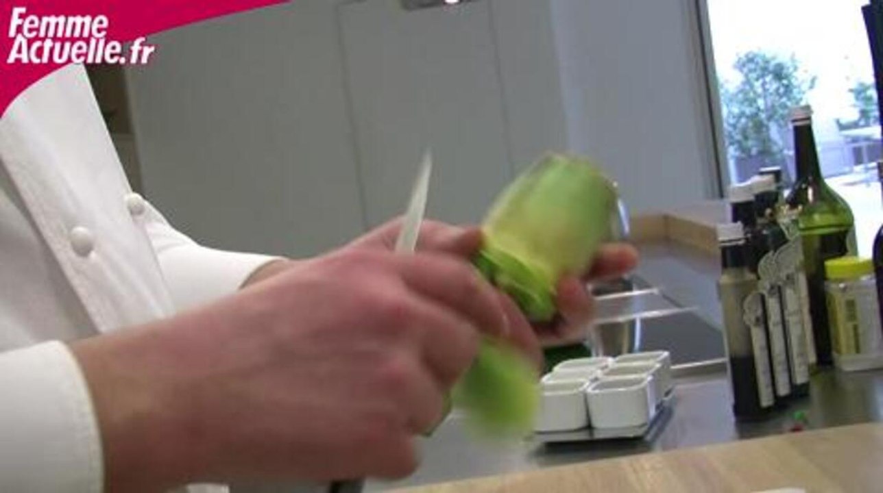 Carré d'agneau de lait rôti, légumes de printemps cuisinés en cocotte