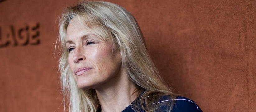 Estelle Lefébure revient avec douleur sur la mort de ses parents, perdus « trop tôt, trop jeune, trop précipitamment »