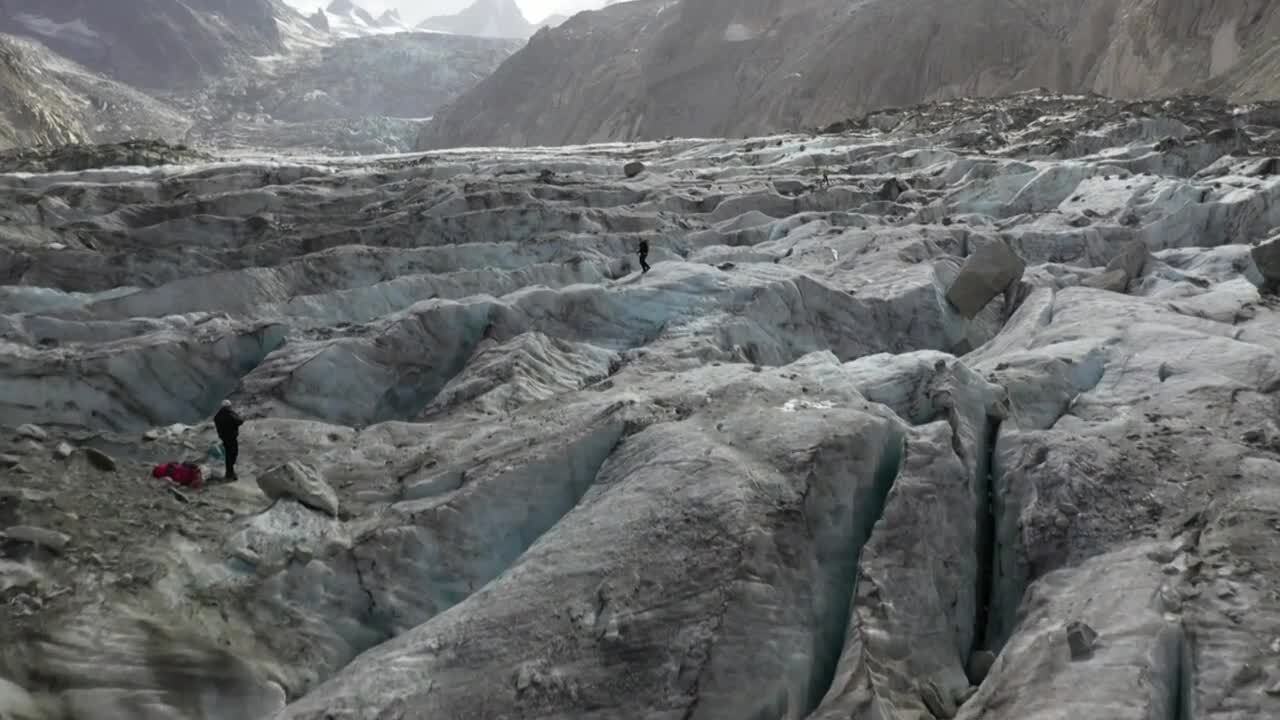 1919-2019: l'"indéniable" débâcle des glaciers du Mont-Blanc vu du ciel