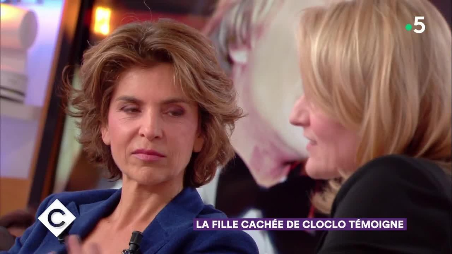Julie Bocquet, mal à l'aise, quand elle évoque la relation de sa mère très  jeune avec son Claude François - Vidéo Dailymotion
