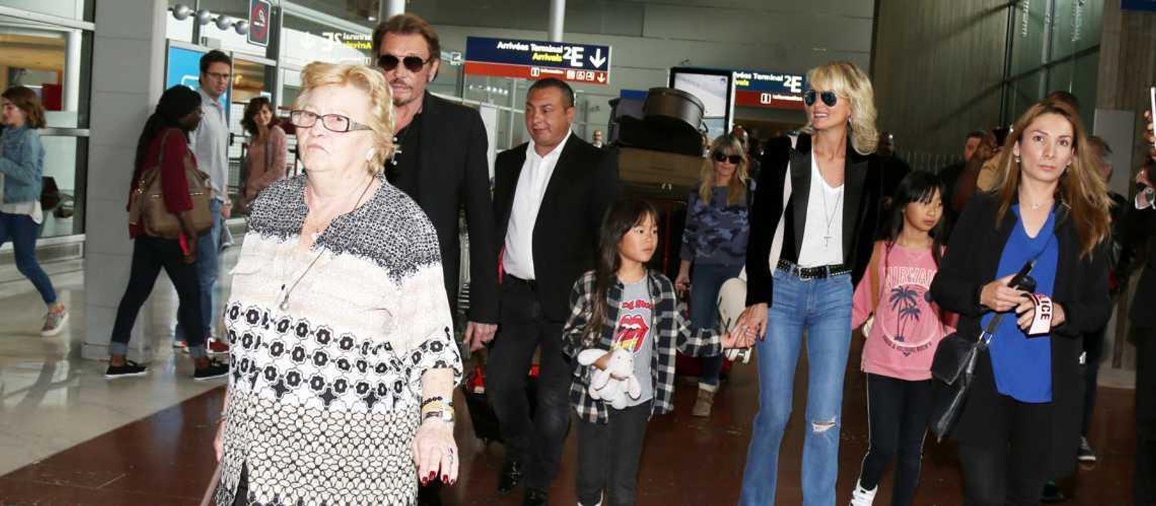 GALA VIDÉO - Mamie Rock n’est pas près de revivre auprès de Laeti­cia et ses filles