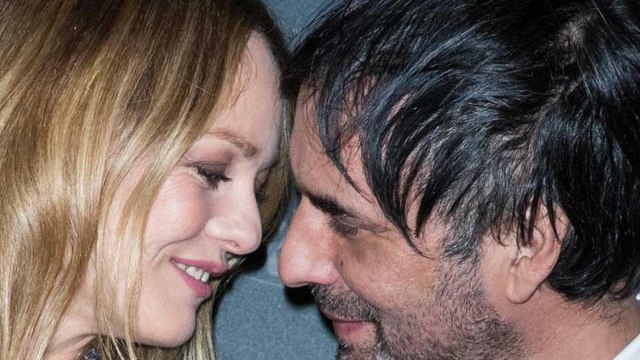 GALA VIDEO - Mariage de Vanessa Paradis et Samuel Benchetrit : le couple a-t-il eu droit à un passe droit ?