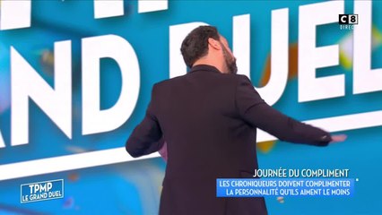 Capucine Anav seins nus dans TPMP