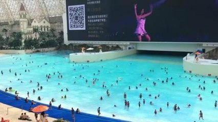 Chine: vacances à la mer dans le "plus grand bâtiment du monde"