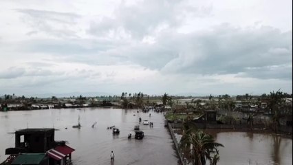 Le typhon Goni balaie les Philippines, au moins dix morts