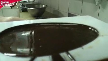 Réalisation d'un oeuf de Pâques en chocolat