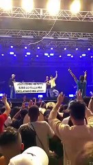 Jovens evangelizam em show de João Gomes