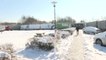 En Bretagne, les routiers bloqués par la neige tempêtent
