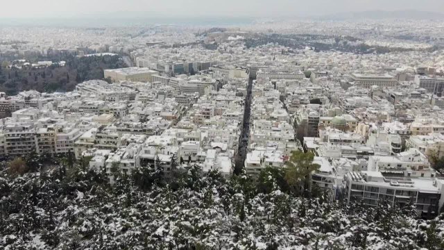 Neige en Grèce: des centaines de milliers de foyers toujours privés d'électricité